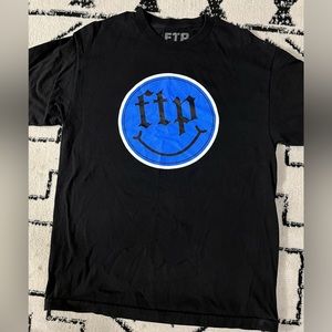 FTP used Large black Smiley face tee